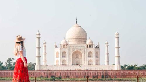 Taj Mahal Tour by Luxury Car from Delhi – BMW / Mercedes / Audi